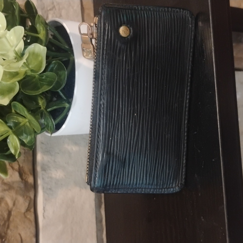 Authentic Louis Vuitton Black Epi Leather Coin Wallet - Picture 4 of 6